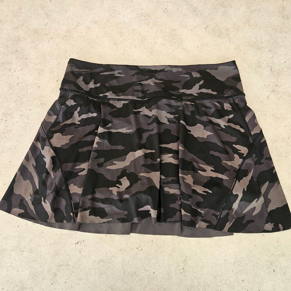Athleta Skort Camo Grey Black Ace Printed 3 PocketS 15.5" Shorts Tennis Sz XL
